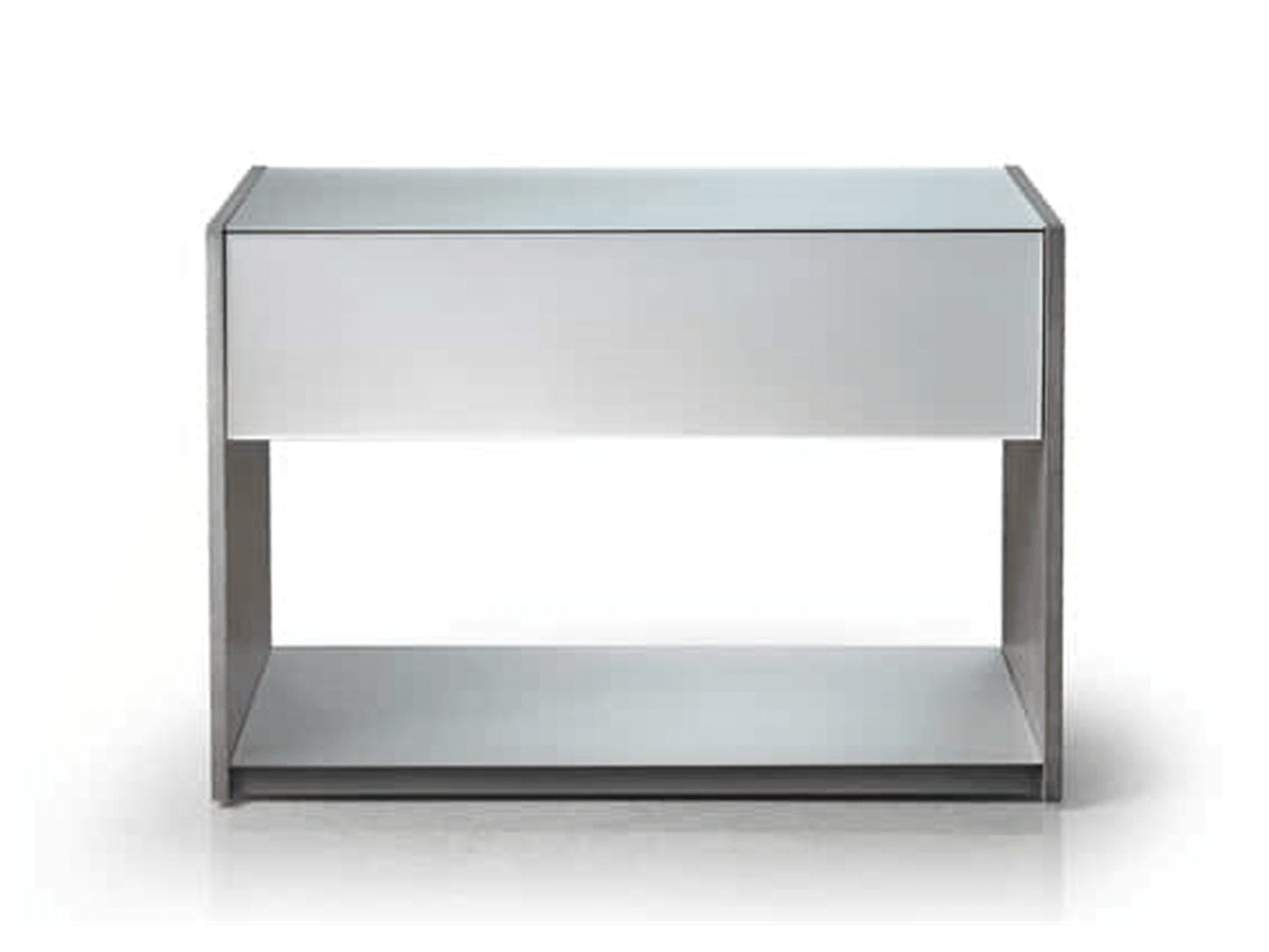 Vinieve Dresser