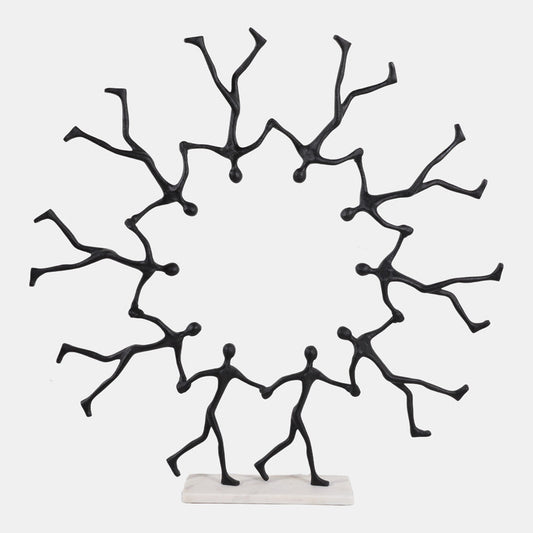 Scultura di uomini che camminano