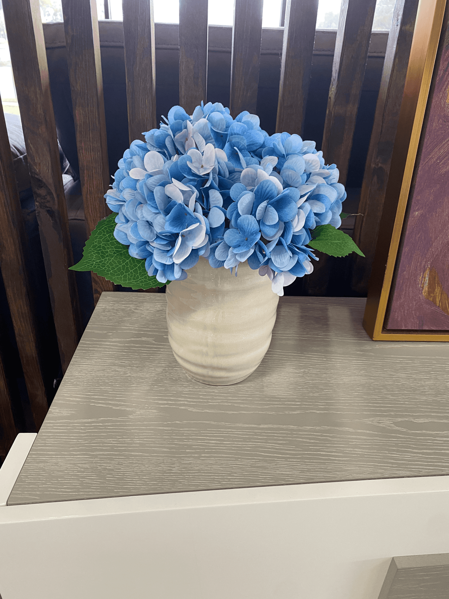 Vaso di fiori blu