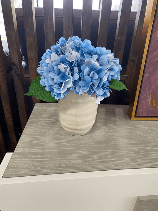Vaso di fiori blu
