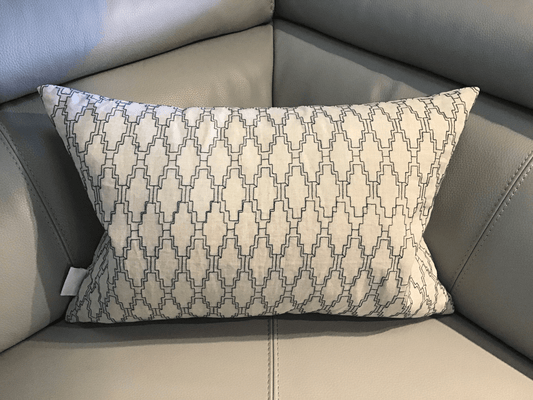 Cuscino rettangolare Native da 18" (beige con blu)