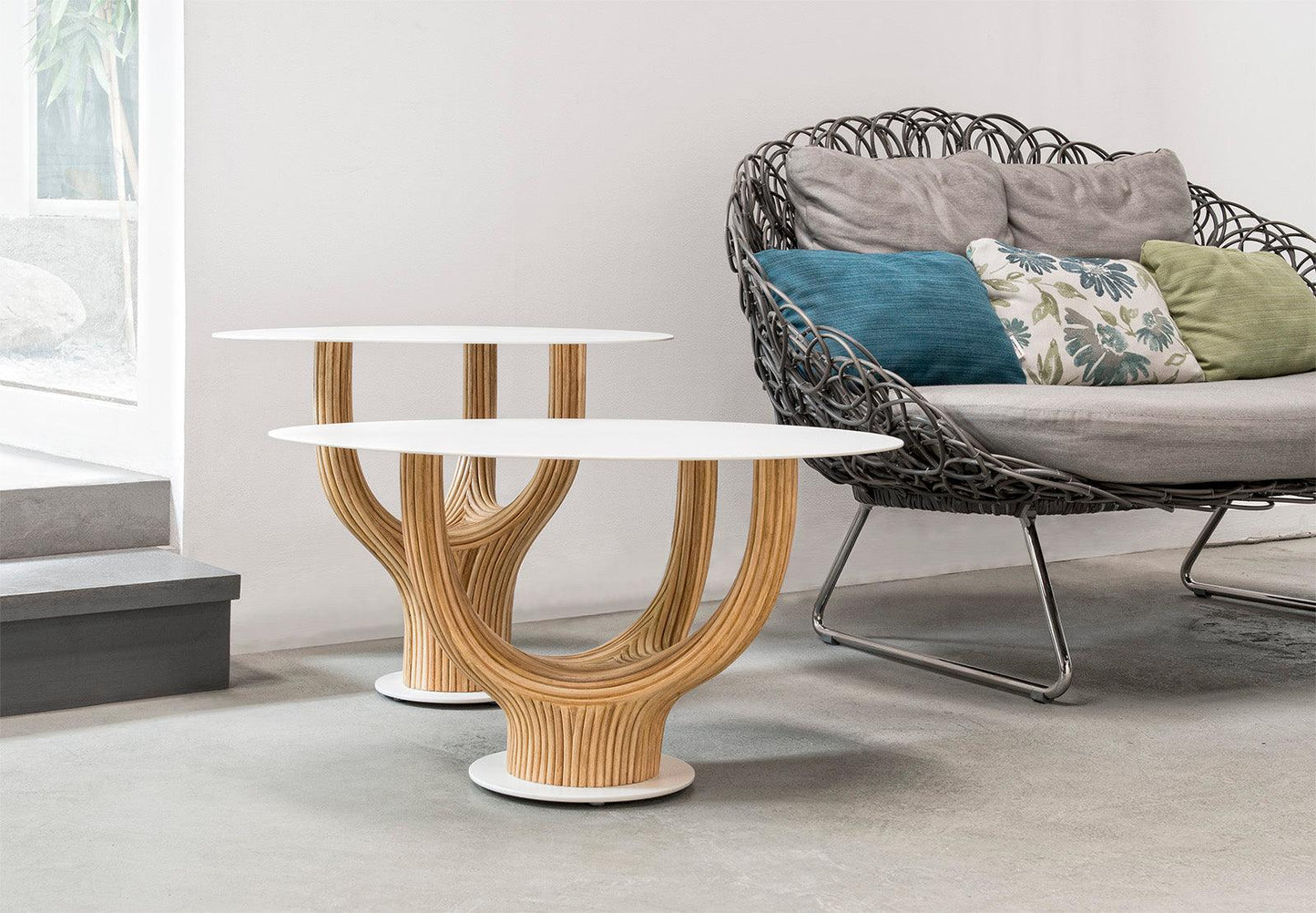 TAVOLINO IN ACACIA