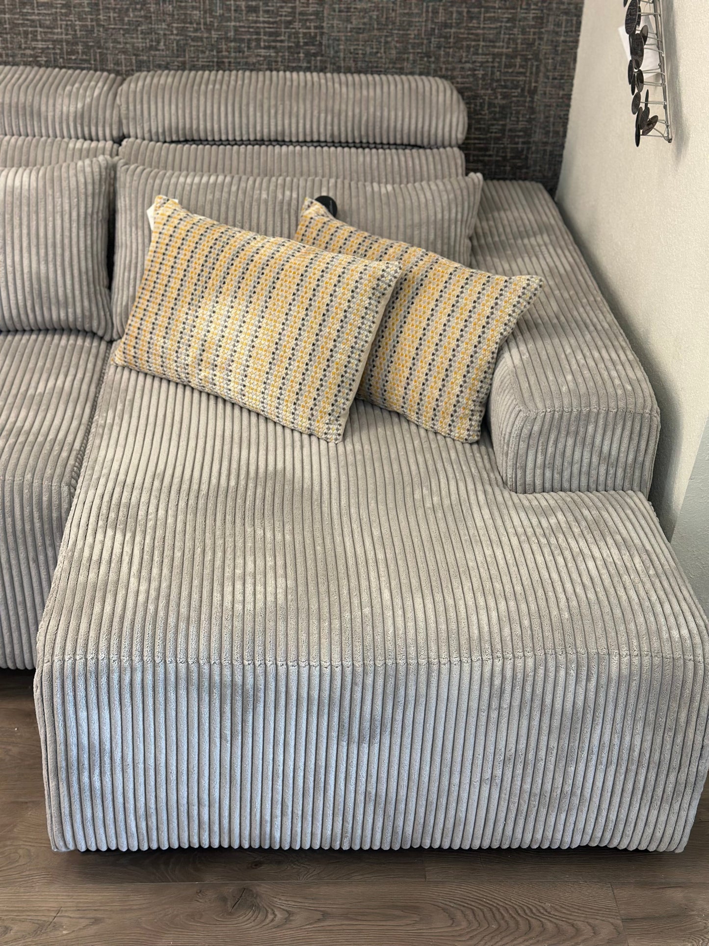 MODELLO DA PAVIMENTO - DIVANO COMPONIBILE IN TESSUTO MERIDA 113W x 71 1/2D